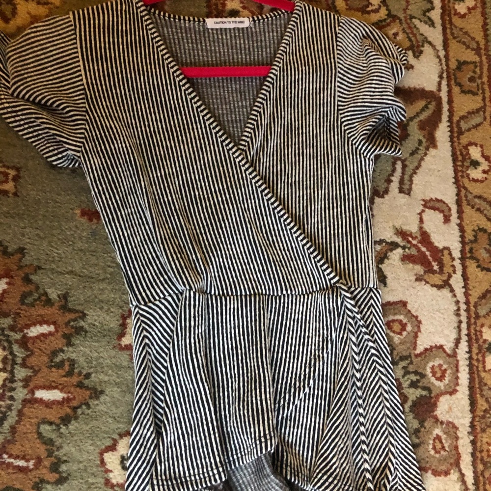 SUPER CUTE wrap around top!